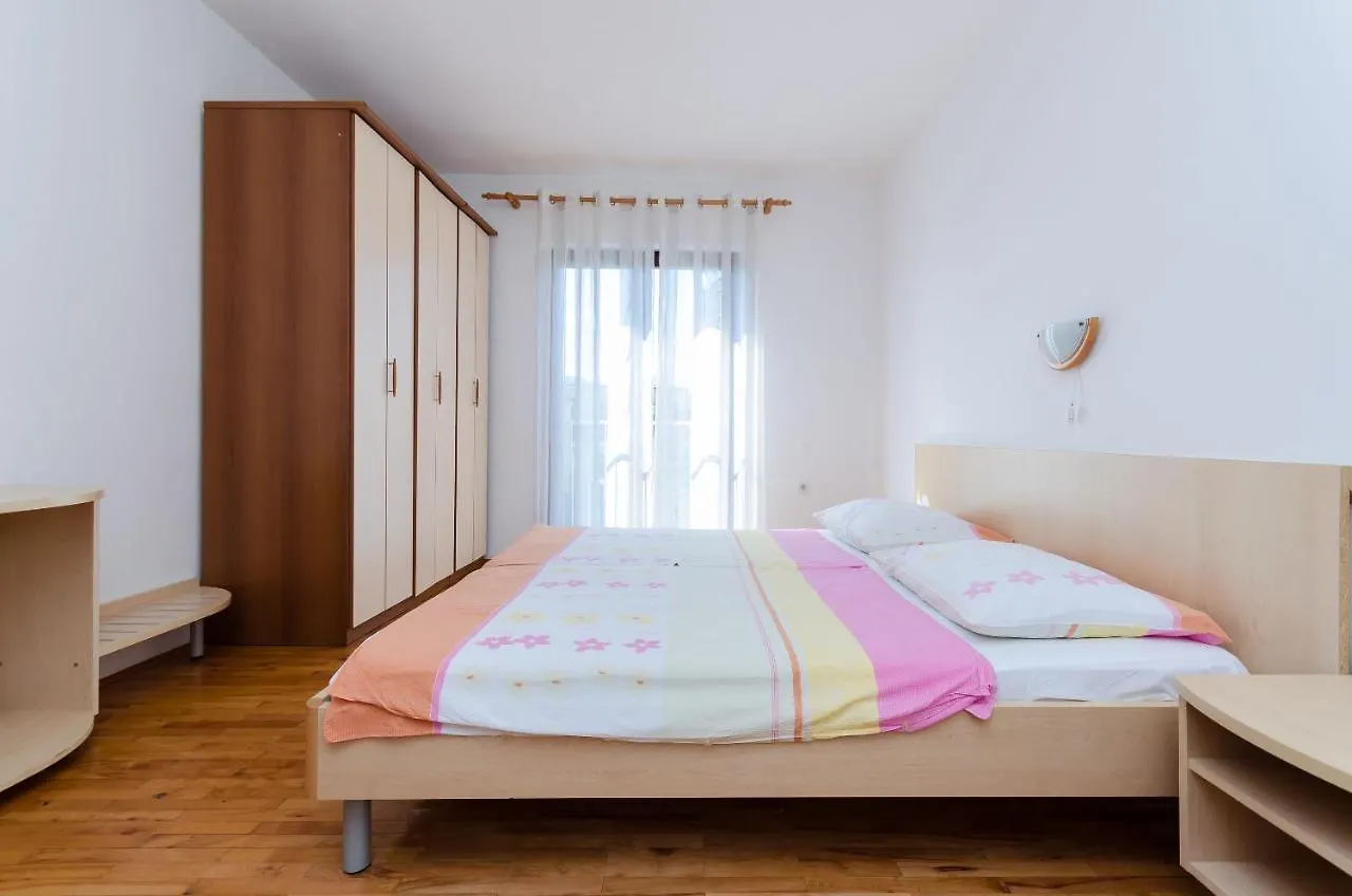 Apartments Ljubica J Lopar