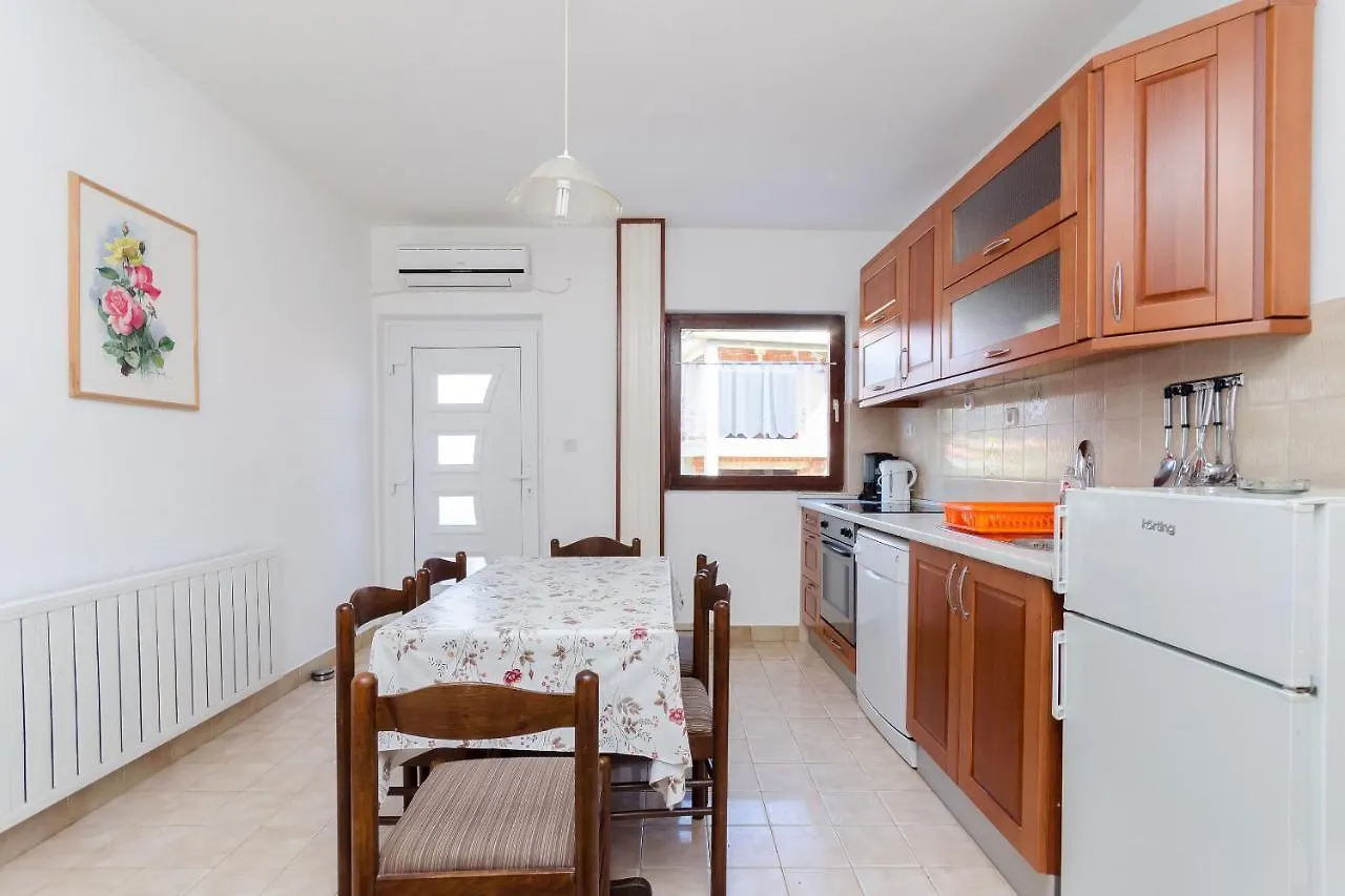 Apartments Ljubica J Lopar 0*,  Croatia