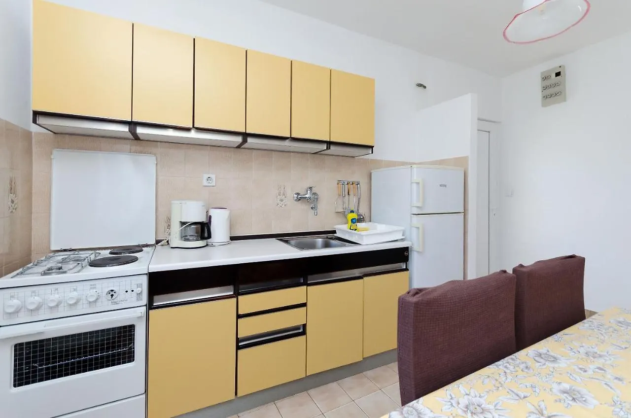 Apartments Ljubica J Lopar