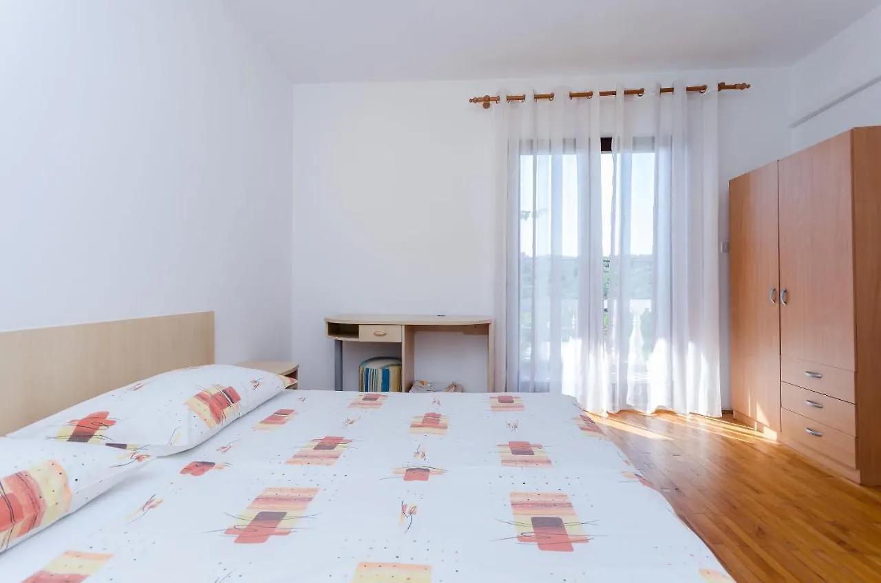 Apartments Ljubica J Lopar
