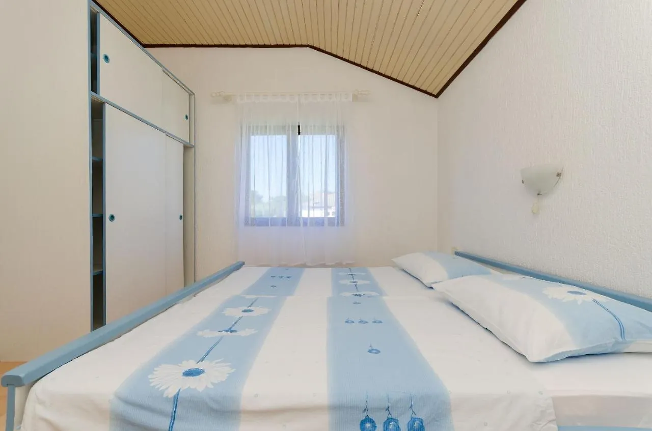 Apartments Ljubica J Lopar