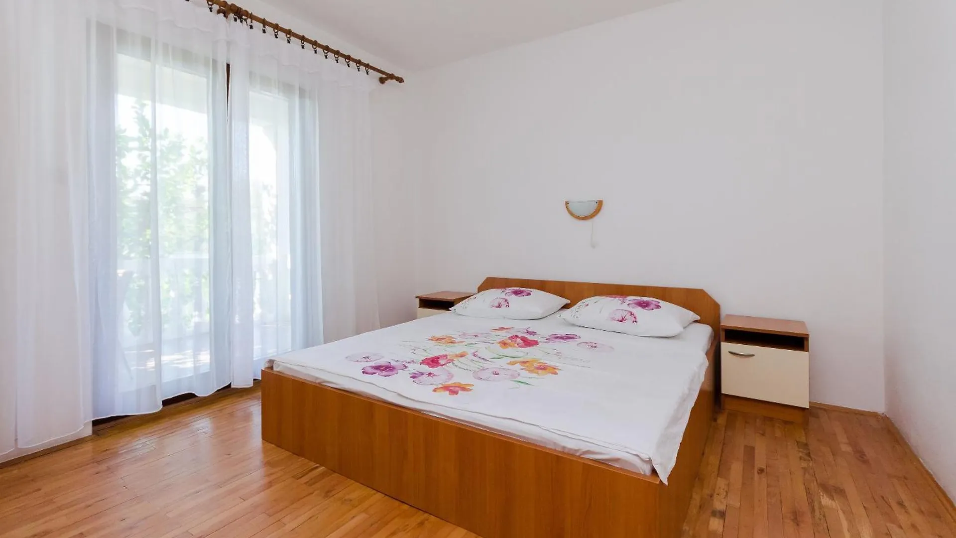 Apartments Ljubica J Lopar