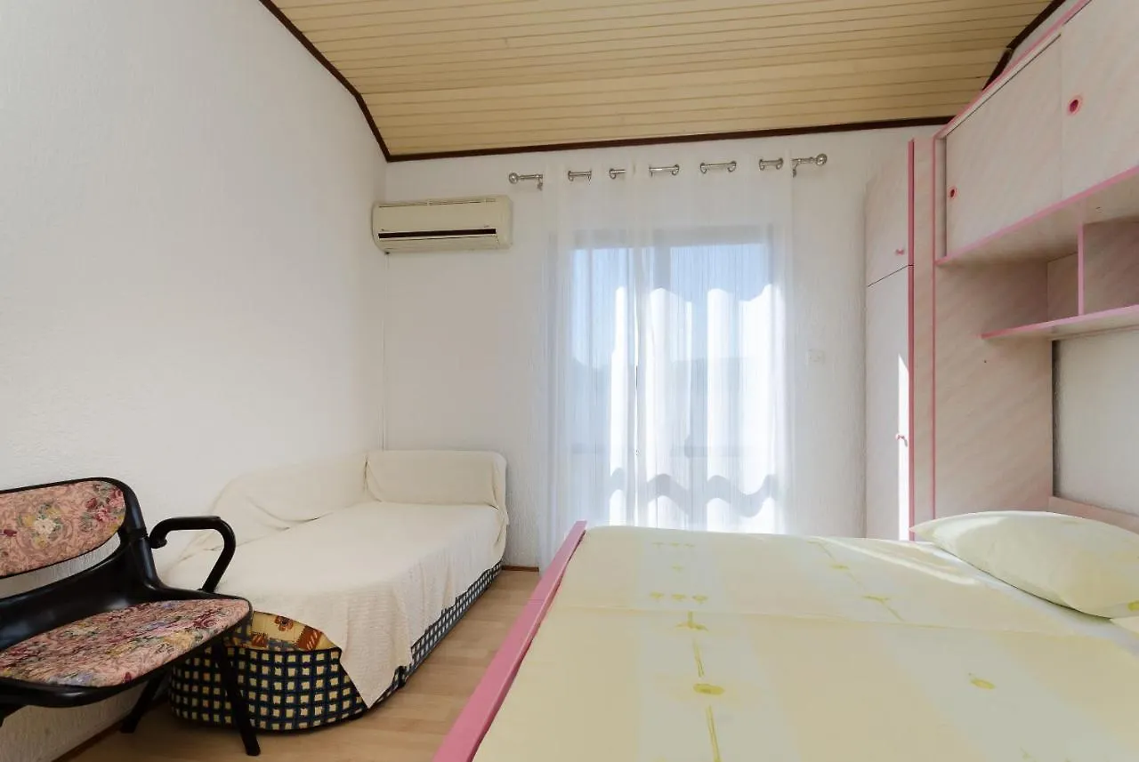 Apartments Ljubica J Lopar