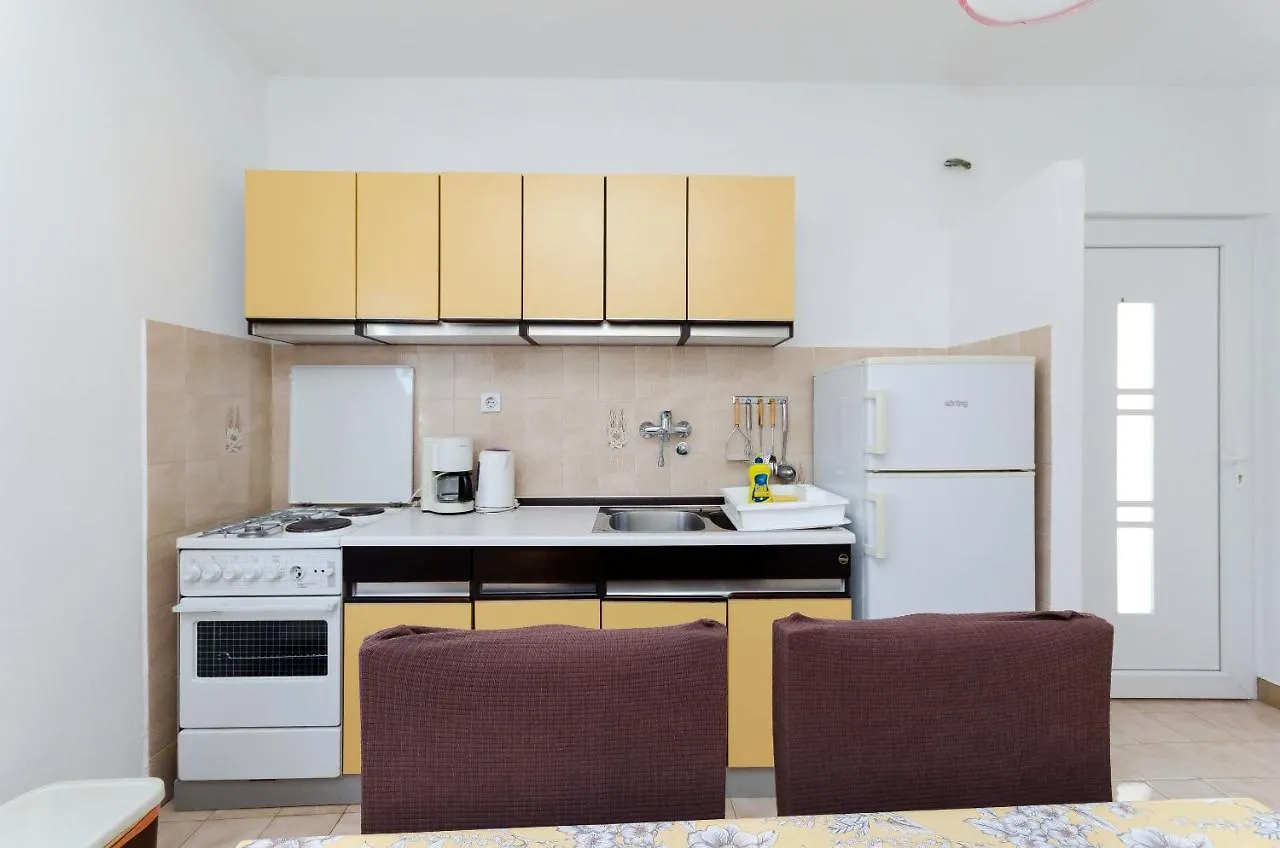 Apartments Ljubica J 0*, Lopar